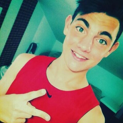 Buonasera gente! Mi chiamo Francesco, ho 16 anni. Amo la musica, la famiglia e gli amici, adoro l'estate. Follow me. Se vuoi sapere altro, chiedi o scrivi❤