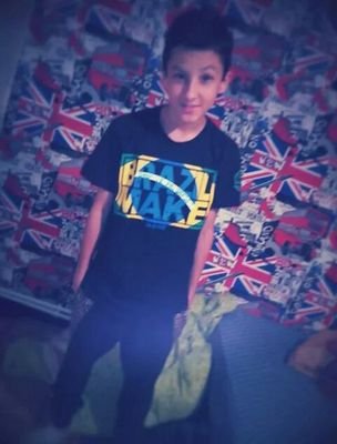 Salut je m'appelle sofiane j'ai 14 ans je suis en 4eme j'adore le foot les jeux j'habkte a Nîmes sinon Follow moi je te Follow back