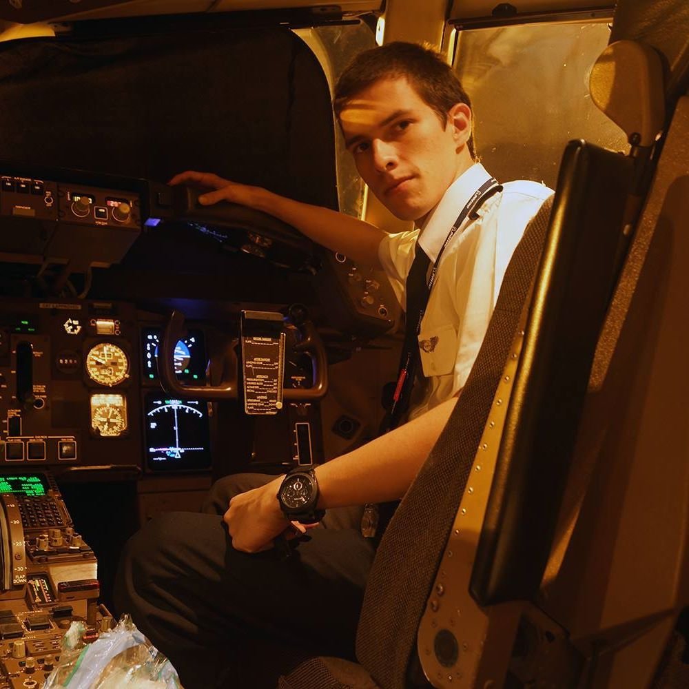 Airbus A332F Captain.