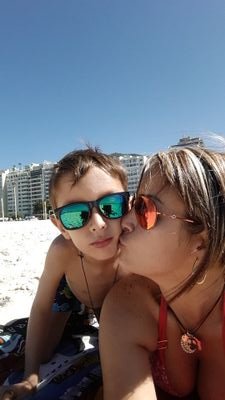 Enamorada de mi vida,de mi hijo,de mi familia,de mi pais dios es mi guia.
Amor...