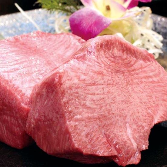 池袋駅から徒歩3分　デートもご宴会もこだわりの本格焼肉を個室でゆっくりお楽しみ頂けます。1.5cm超の厚切りで柔らかくとろける名物上タンと最高級A5ランク国産ブランド牛のみ。2～12名様の完全個室が充実！