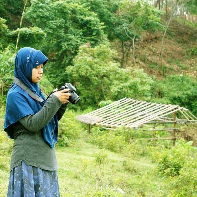 female, catlover, durianholic, single :D