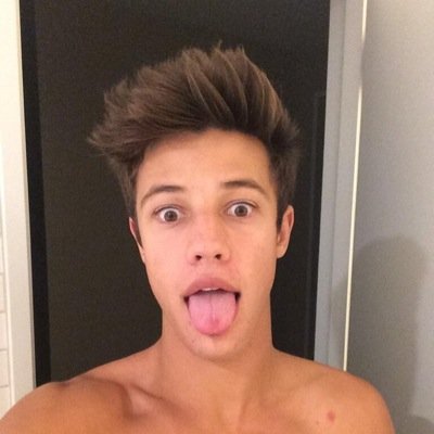Hey im Cameron im a youtuber. Taken by this beautiful girl @SavannahRobinsx