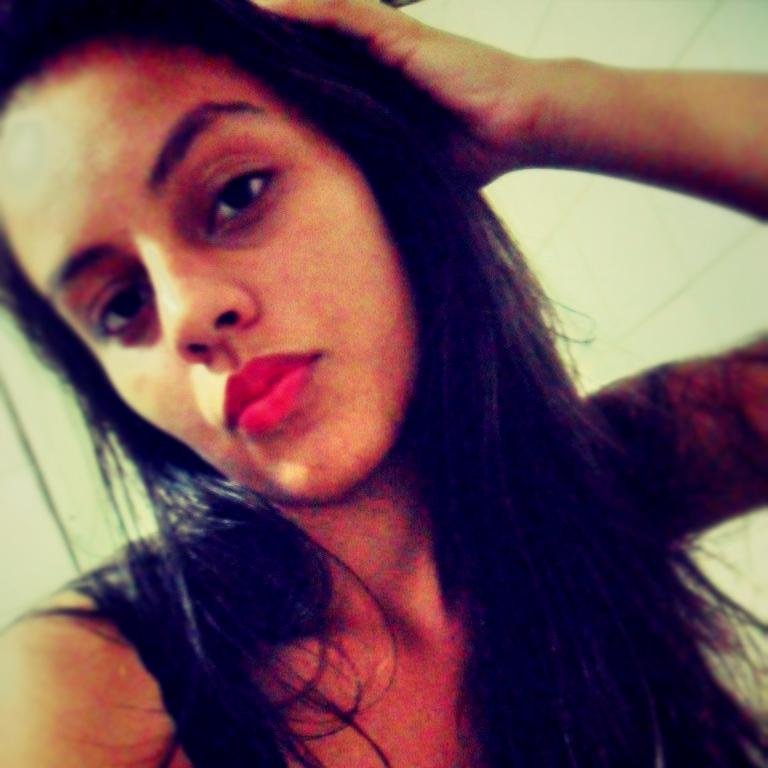 Não sou perfeita.
E quer saber?
Não faço a menor questão de ser!