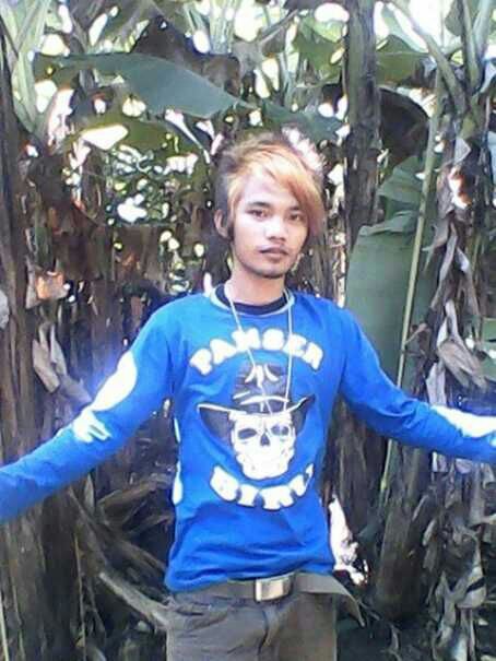 tancap gas sak pol pole,, ,golek knco sak akeh akeh.e,, ,.qu lah sang pujang9a cinta pembuat puisi romanti,, cinta dan hdup qu hanya untk dia se0rang,,