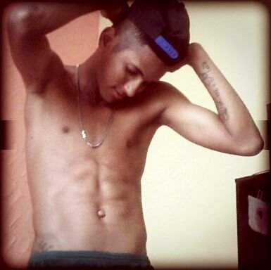 prazer rs me chamo max , sou militar tenho 20 anos , solteiro , meu whats é 9 65297192 , meu face é Max Stifler