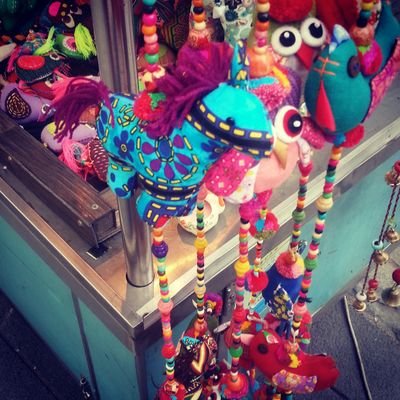 shake_theworld's profile picture. 아름다운 모든 것에는 진리가 있다. 인간과 인간의 관계를 바꾸는, 그 무수한 불가능한 꿈으로부터.