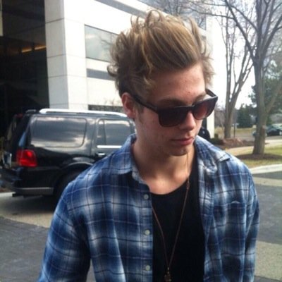 follow @poopwifi and ask for a dm to luke michael calum & 5sos :) goodluck! and tbh never give up for a follow