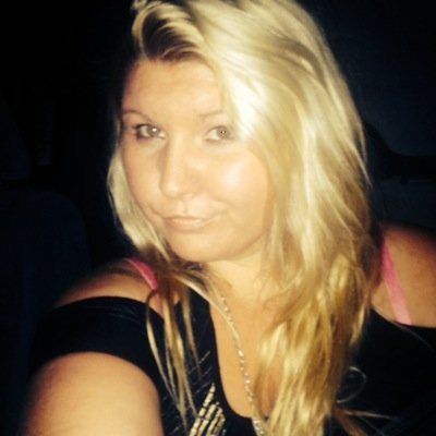 hello my name is leeanne. iam 22 years old. i live in angus. work at simoce parts serivce in allitson.
