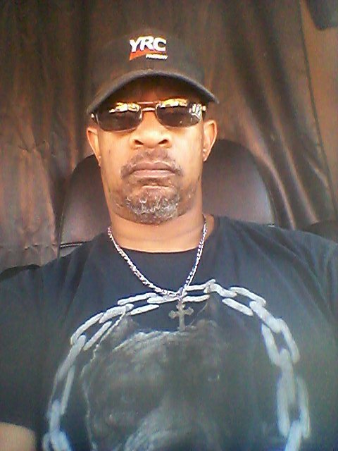 Father/husband/Grandpa/Christian/Artist/love working out at gym/Linehaul Driver YRC