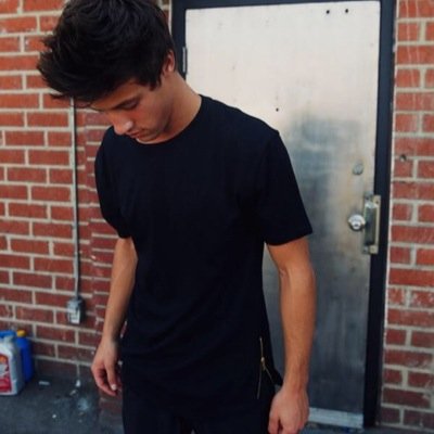 Retweet the tweet in the link below for a chance to get dmed to Nash, Shawn, Carter and Jacob! I'll be picking a bunch of people who've RTed it later !