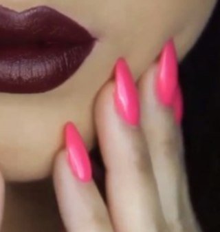 ‏بليز لاحد يطلبني لاصور ولا رقم ولاواتس ولاغير انا موجوده بتويتر فقط .
My kik : roze071