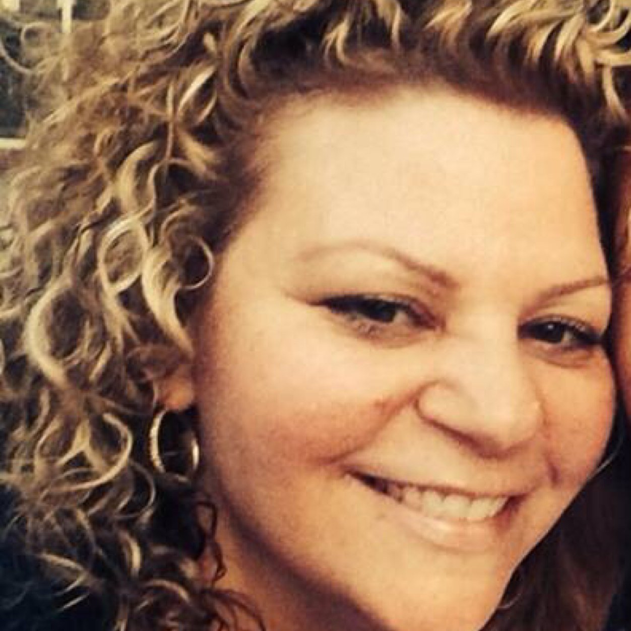 Love my Italian roots, Mother of three amazing kids all 10 years apart, Love to cook with my hubby. Gh is my favorite.
