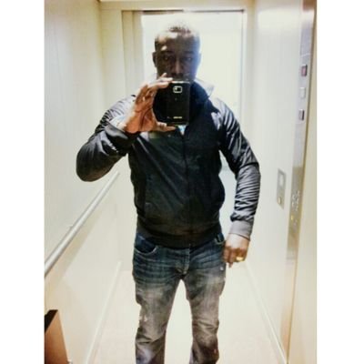 Insta: borntolife77