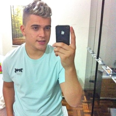 Sou αquele que você NUNCA serα,
    Posso nαõ ser perfeito,
Mαis sαõ os meus defeitos que fαzem eu ser único.