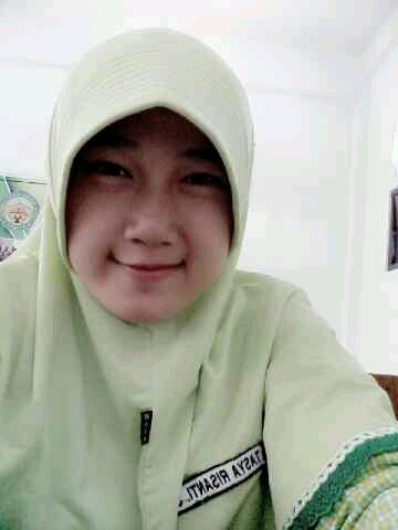 nama : tasya risanti  tanggal : 19-10-1998 agama : islam