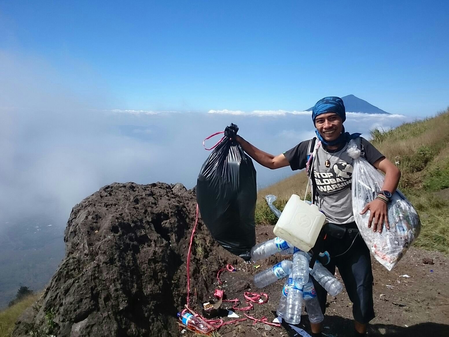 Kalau Tuhan menampakan diri-Nya, maka Tuhan tidak adil
karena orang buta tidak bisa melihatnya.