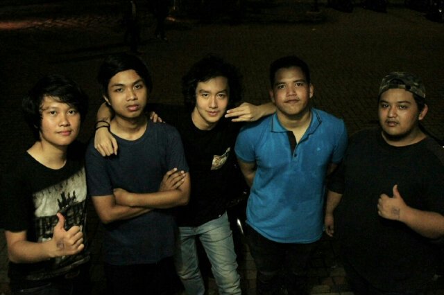 Easycore/Pop Punk. Follow us! @hafiyanfadhil @raka_ran @fiqihHeroes @kevinravena. CP: 081283420268 / raptor.reject@gmail.com