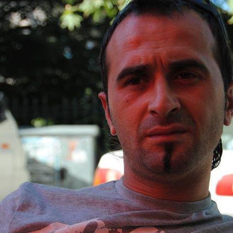Sevmek Diyorum
Oysa Ne Çok Yakışmıştı
İkimize.