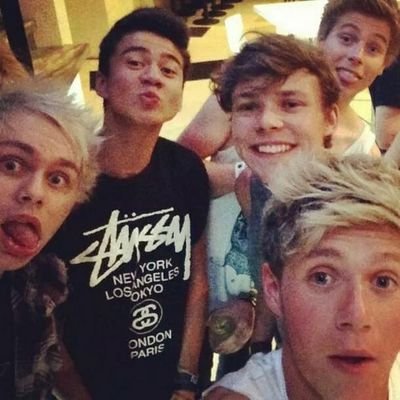 Youtube addicted,proudly to say:Part of 5SoS and the Vamps fam, Directionerforlife,Lovatic,Mixser and adore Pentatonix.ly,you're cute:*