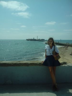 Antetodo sevillista hermana de San Benito y de Las Penas de San Vicente, juego al tenis, al padel y entreno a voleybol:)