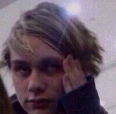 Nouiamwarrior's profile picture. ''tenía una cigarrillo y un número junto con él, se acerco a mi y dijo: ''¿quieres esto?''