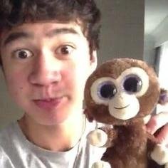 awihood's profile picture. I'm inlove with calum and we're together. Isn't it cool bc no one knows, including him.