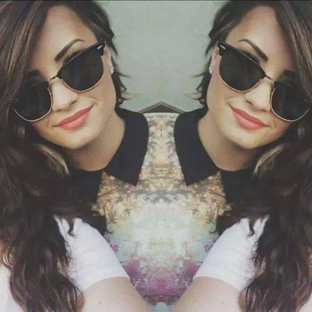 @ddlovato ? My lifesaver. An Angel @justinbieber ? My boyfriend. #BoyCrush @MileyCyrus ? Queen. Women