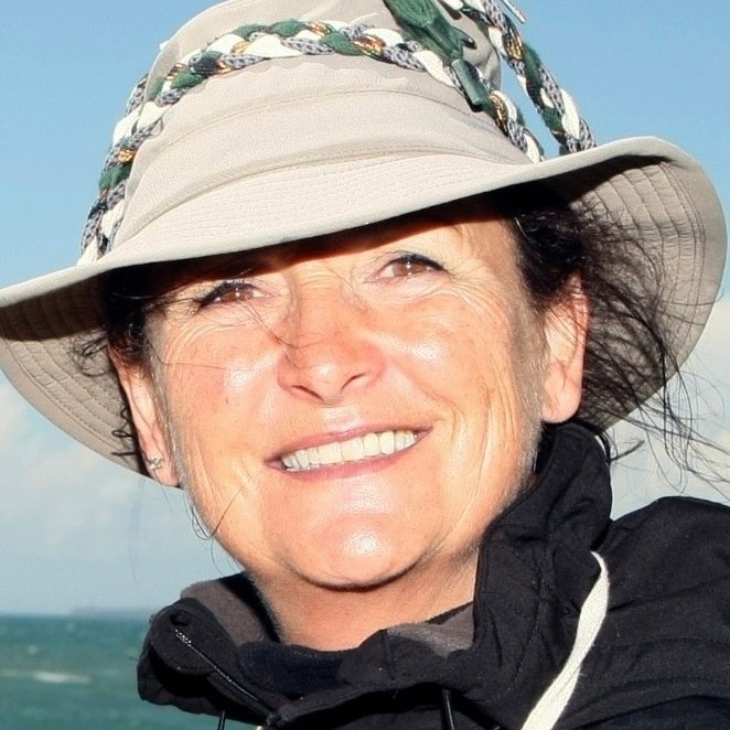 JanetPooleArt's profile picture. Artist painter living and loving the North Yorkshire Moors. Cook, Eater, Mother, Lampworker, wannanbe Photographer. knitter and lover of anything funny.