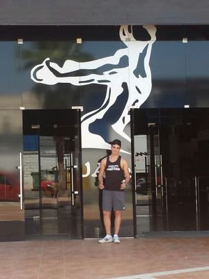 Ing. mecánica en Rabanales-Córdoba. Madridista de alma! amante de la música y amigo de mis amigos. Mi frase es luchar ante las adversidades para triunfar! :D