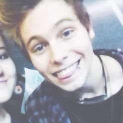 here to fill your tl with luke compliments @ loveashtonbc / lovecalumbc / lovemichaelbc