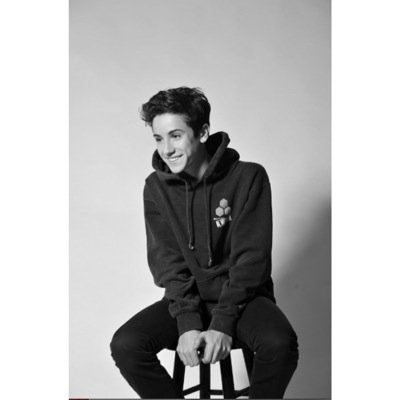 Hi im Ellen Teo Halm fanaccount☺️ Follow my IG- @teosgal