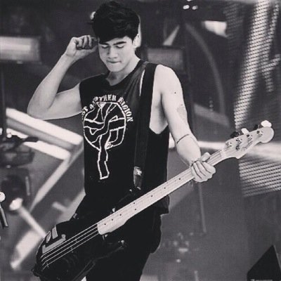 Hiiiiii please follow @Ashari5SOS (i follow back) please bc i gave you a free follow! Thank youuu! One Direction 5SOS Janoskians Austin Mahone