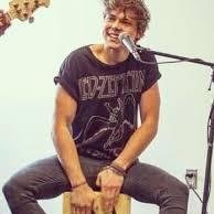 Follow @HemIrClifHood96 because you just got a free follow! :D She follows back, just ask her (: #5sos