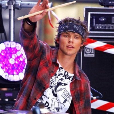 L16714986's profile picture. This account is to vote for 5SOS! PLEASE TWEET #vote5sos