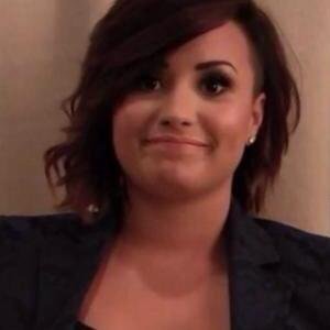 heyy guys! i love music, my favourate singer is demi lovato, i love her strength and she is such an insperation to everyone!