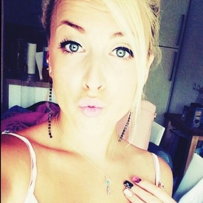 Coucou, je m'appel Lucie. Jai 17ans, je joue sur Xbox360. Trickshoteuse ;) Mon GT en Ligne : Miss Luzzy (add) J'aime trop MW2 | Former : L7, Synergy