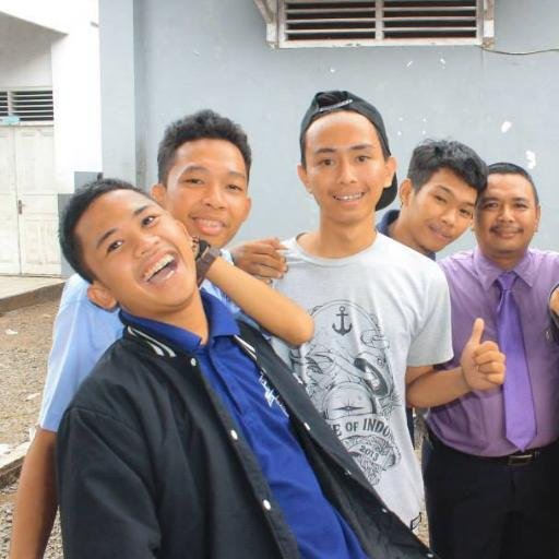 Lead guitar player in yellow frog | smart boy :D