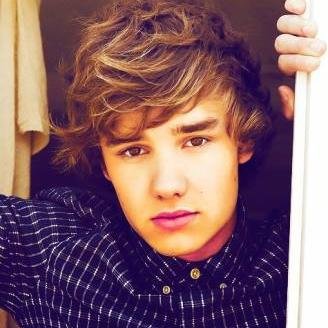 I just want you to RT my tweets so one direction can win #MTVHottest !!!! Follow my real directioner account @Beatriz4ever1D and I will follow back ;)
