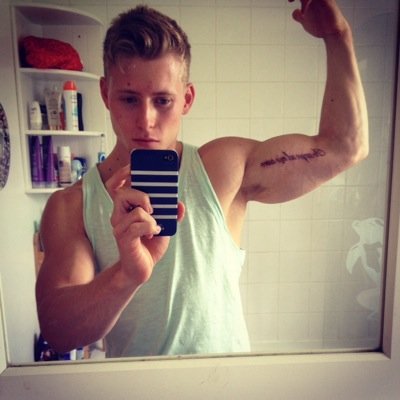 22 | Full time student | Soon to be Men's Physique competitor | Nottingham/ Marseille