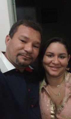 a menina que .. Cresceu ouvindo coisas e pensou que jamais entenderia. A menina que mergulhava-se em pensamentos, para se refugiar em um mundo melhor.