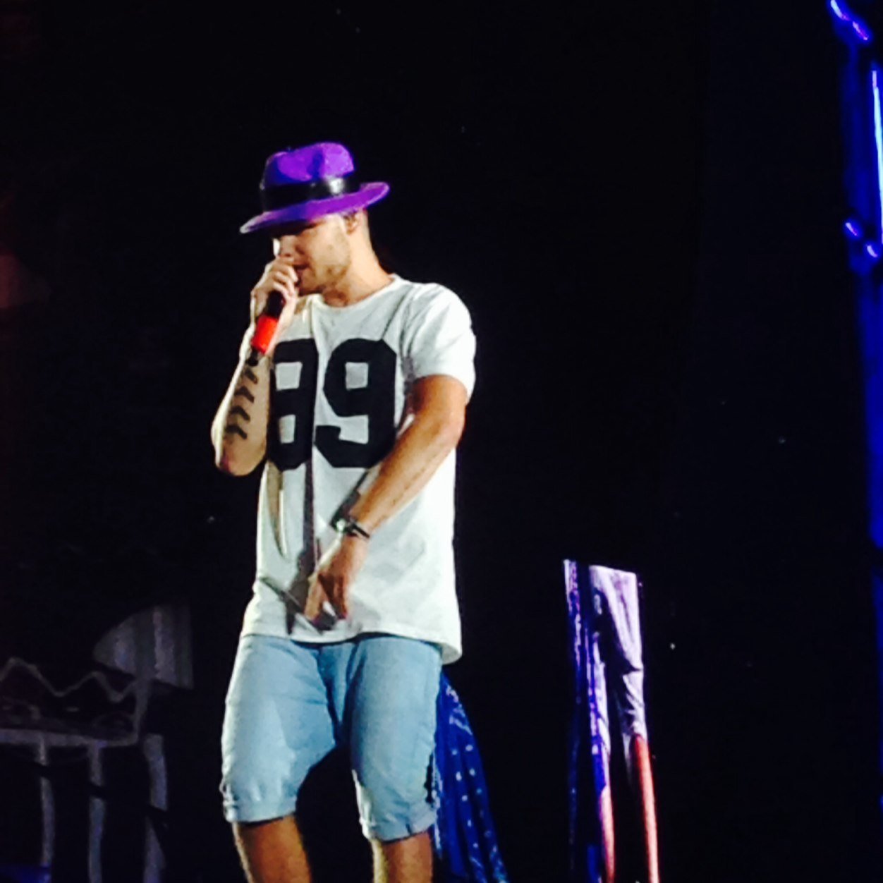 HEYYY :). FOLLOW @harrysplatforms FOR ME? SHE FOLLOWS BACK XX