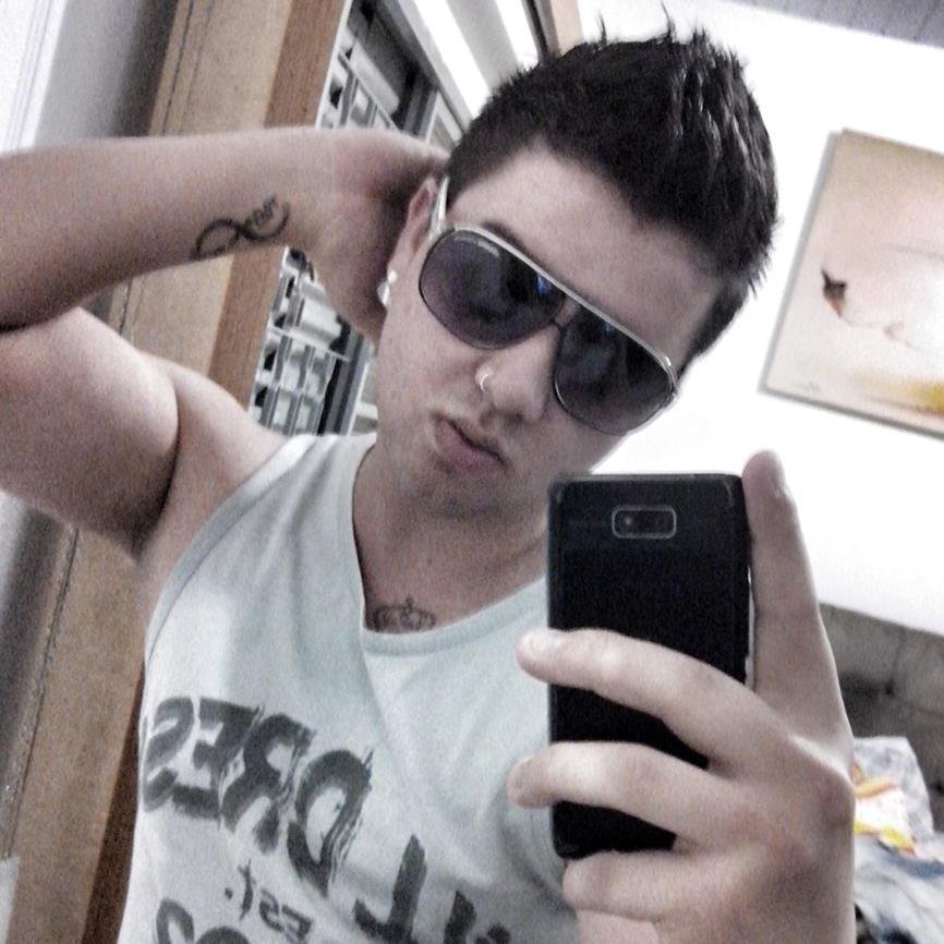 Mulher, a nossa ousadia ilude qualquer bandida
Se tu quer vir com nós não se apaixona ♪'