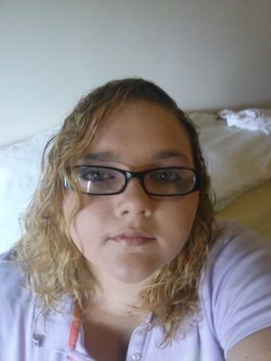 i am a 25 year old married woman and a mother of 4 they are my hole world i love me life i have a beautiful life :)