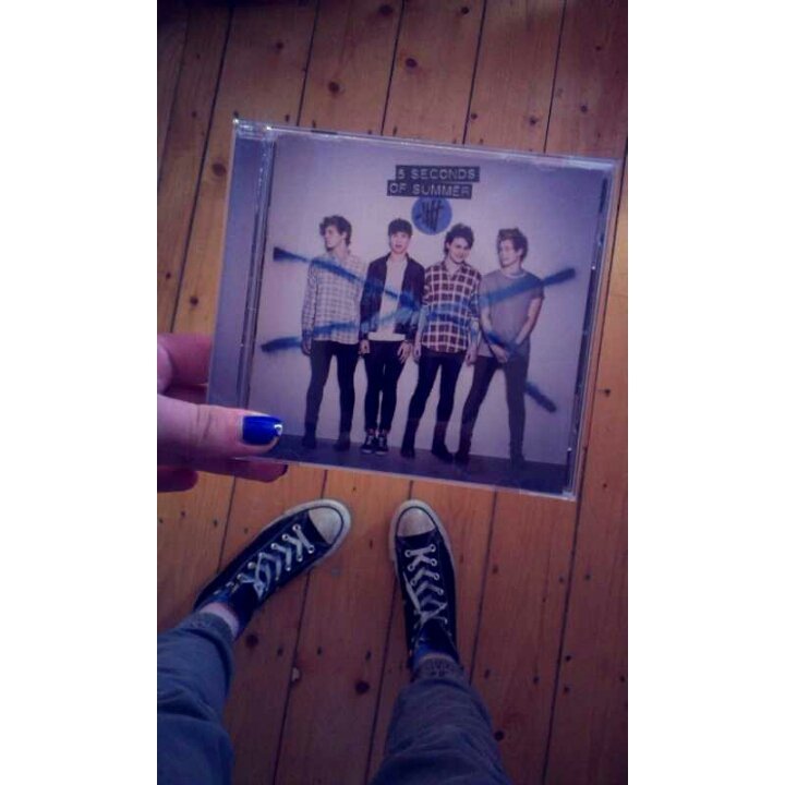 5sos are literally my life. RockOutWithYourSocksOut 2015♥♡♥