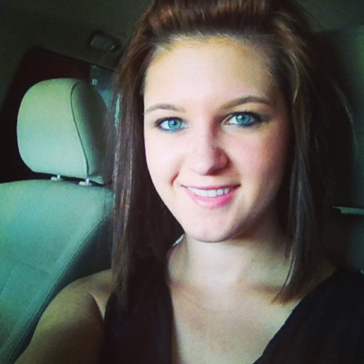 21 years old. 
Future teacher.
SWOSU. 
Boomer Sooner!
For the love of Jesus 3