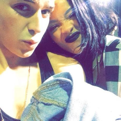 UNDA UNDA UNDA A RIHANNA ME DA A BUNDA