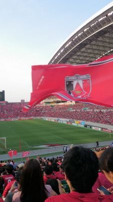 開幕当初からのピンサポ。 おっさんですがまだこどもが小さいのでできる範囲の熱いサポートを。 心に残るは2004年の紙吹雪とナビスコ国立決勝の旗の海。