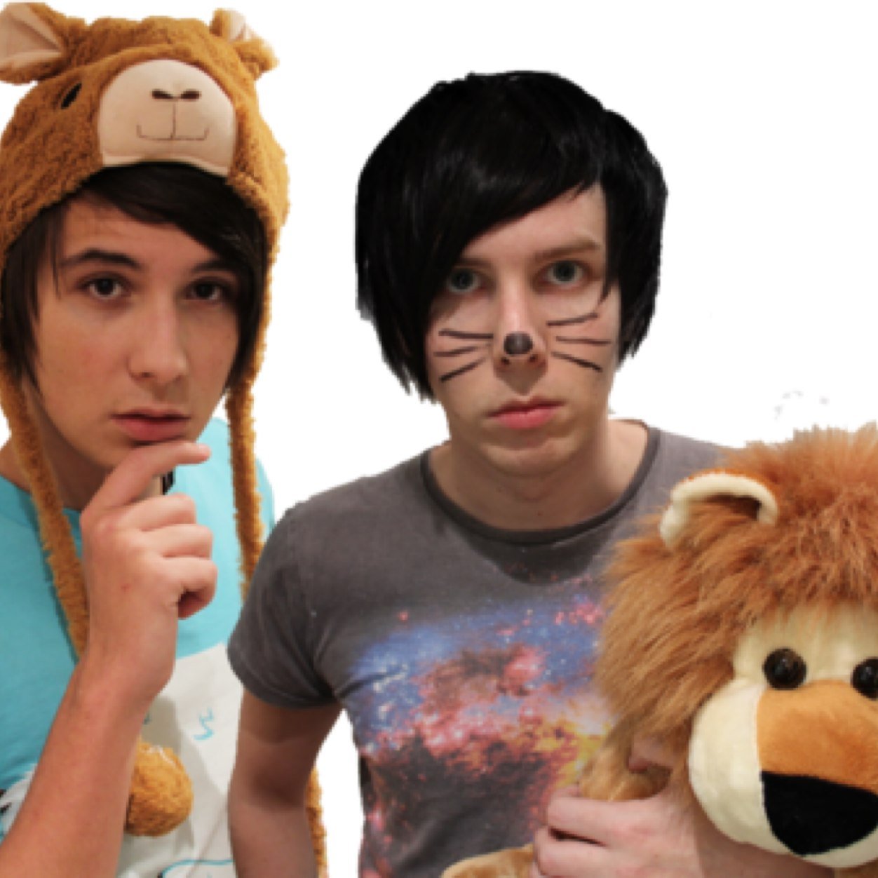 i love dan and phil xD phan shipper! its so real :))) shane dawson is baee