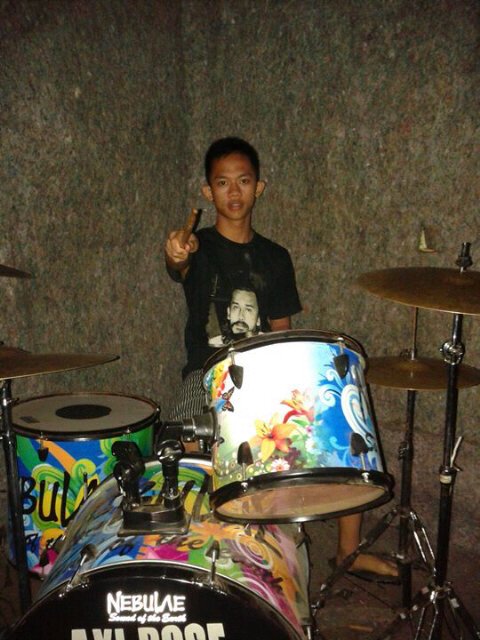 Drummer \m/. Salam sejiwa. Fals frustasi